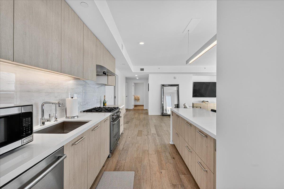 188 West Saint James Street 11101