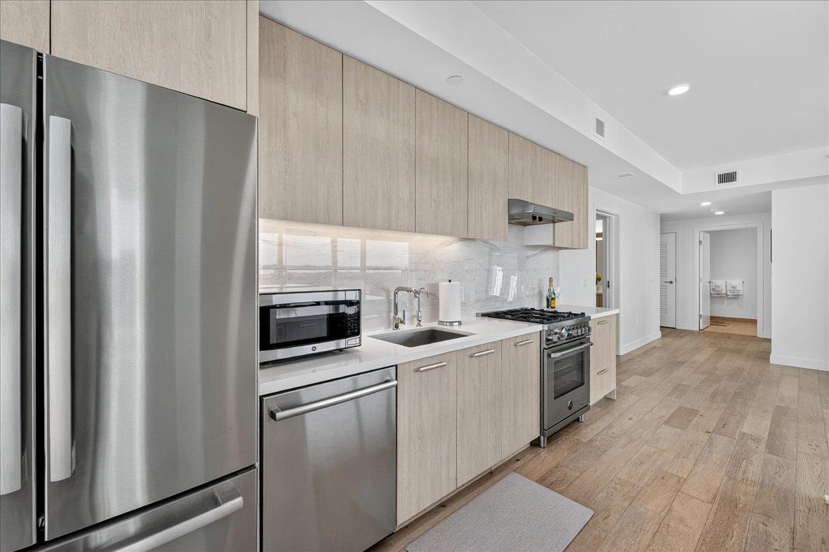 188 West Saint James Street 11101
