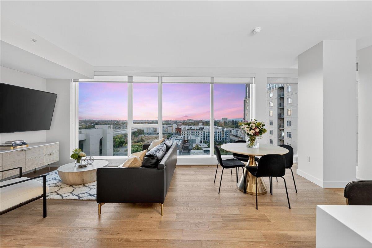 188 West Saint James Street 11101