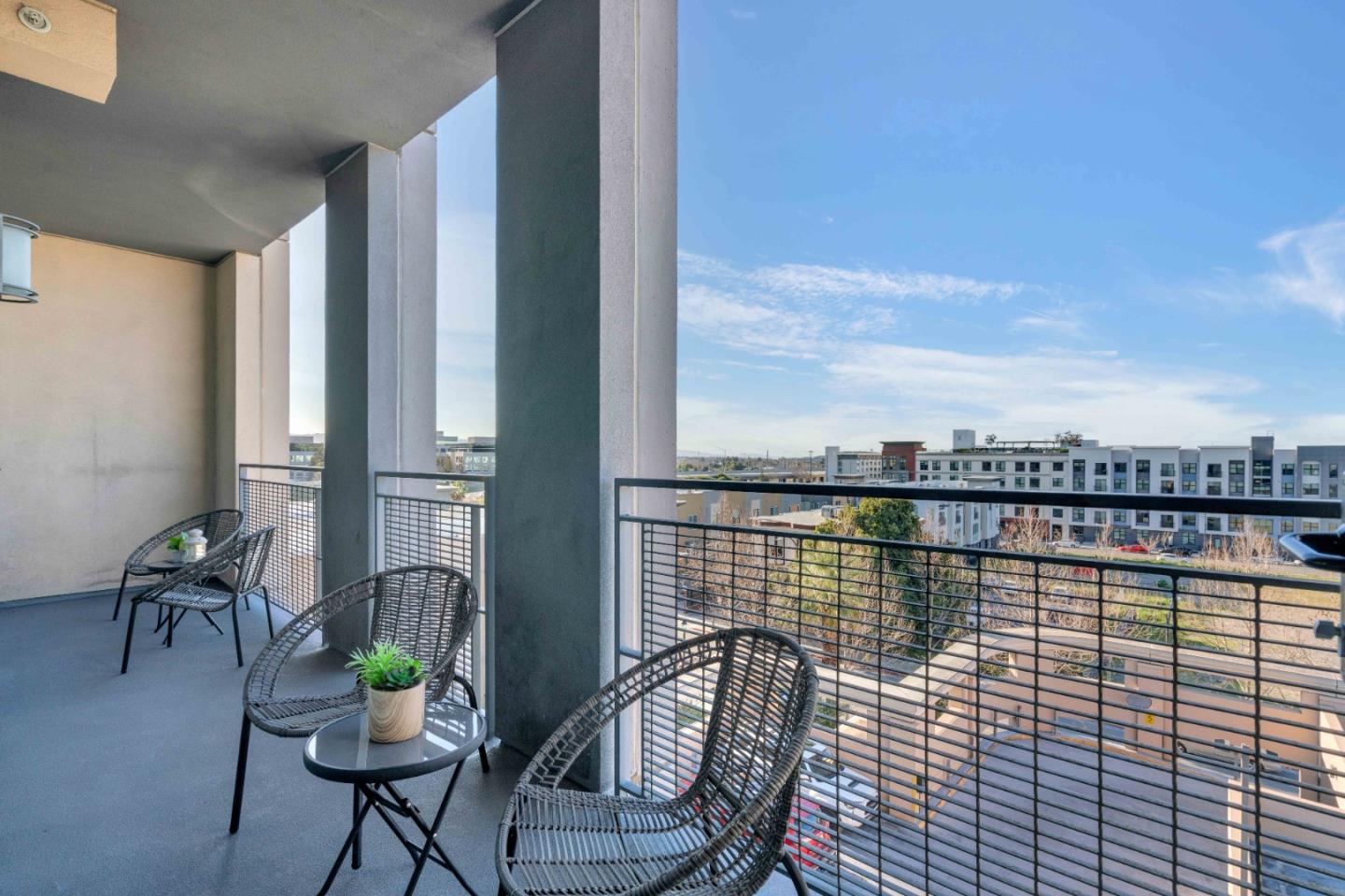 175 West Saint James Street 607