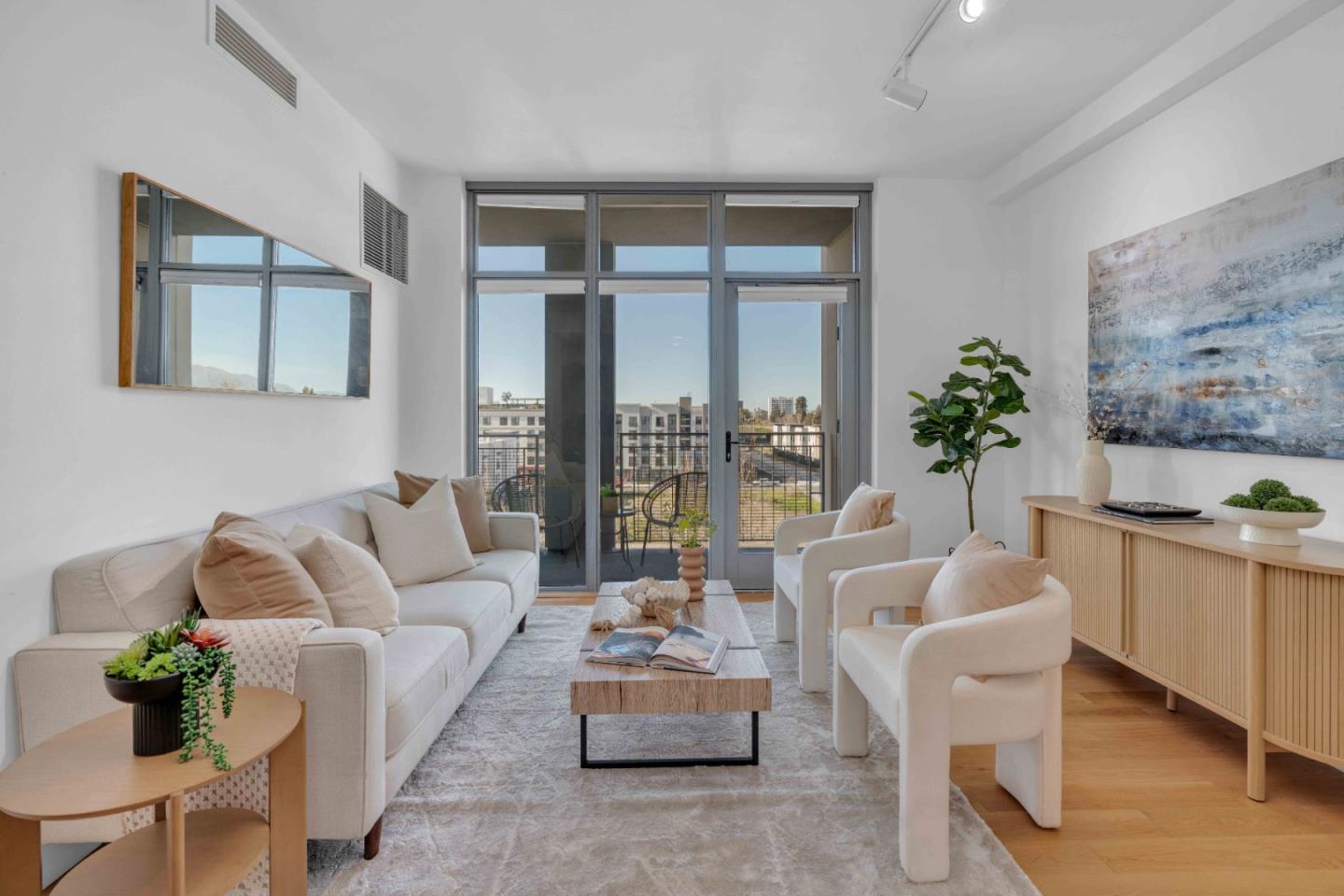 175 West Saint James Street 607