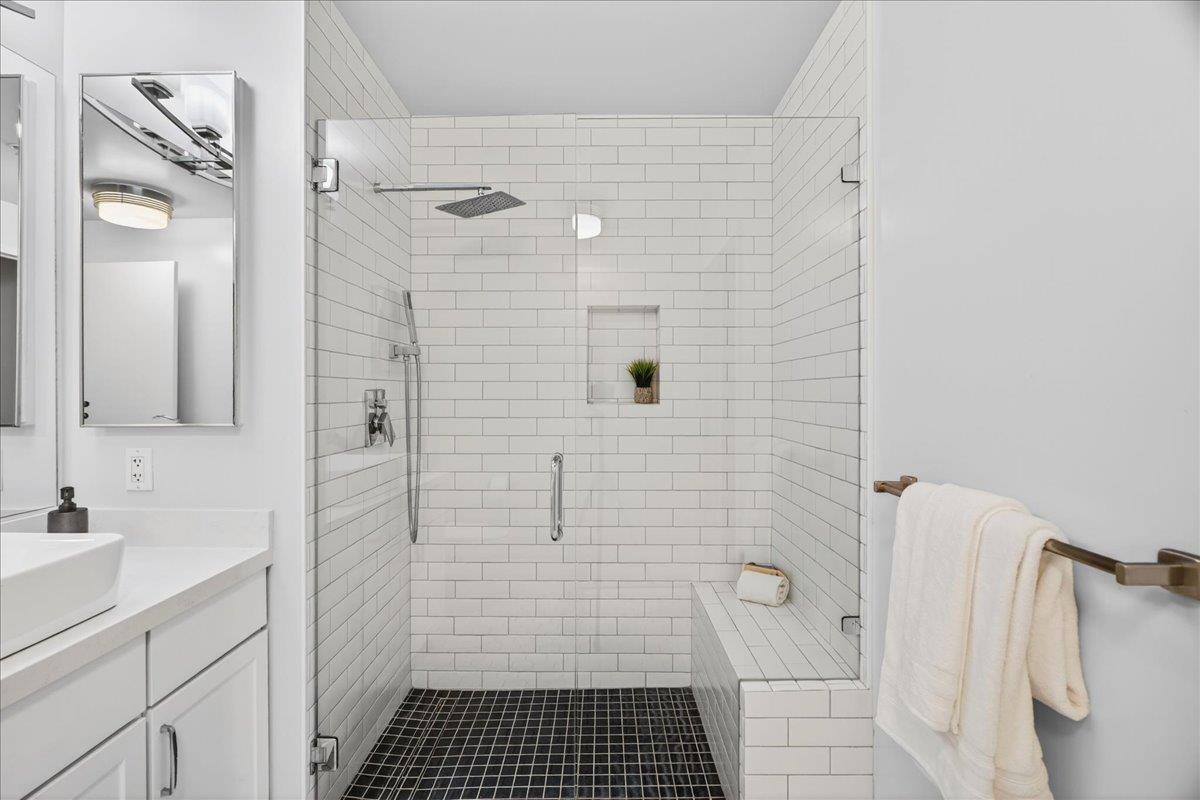 175 West Saint James Street 601