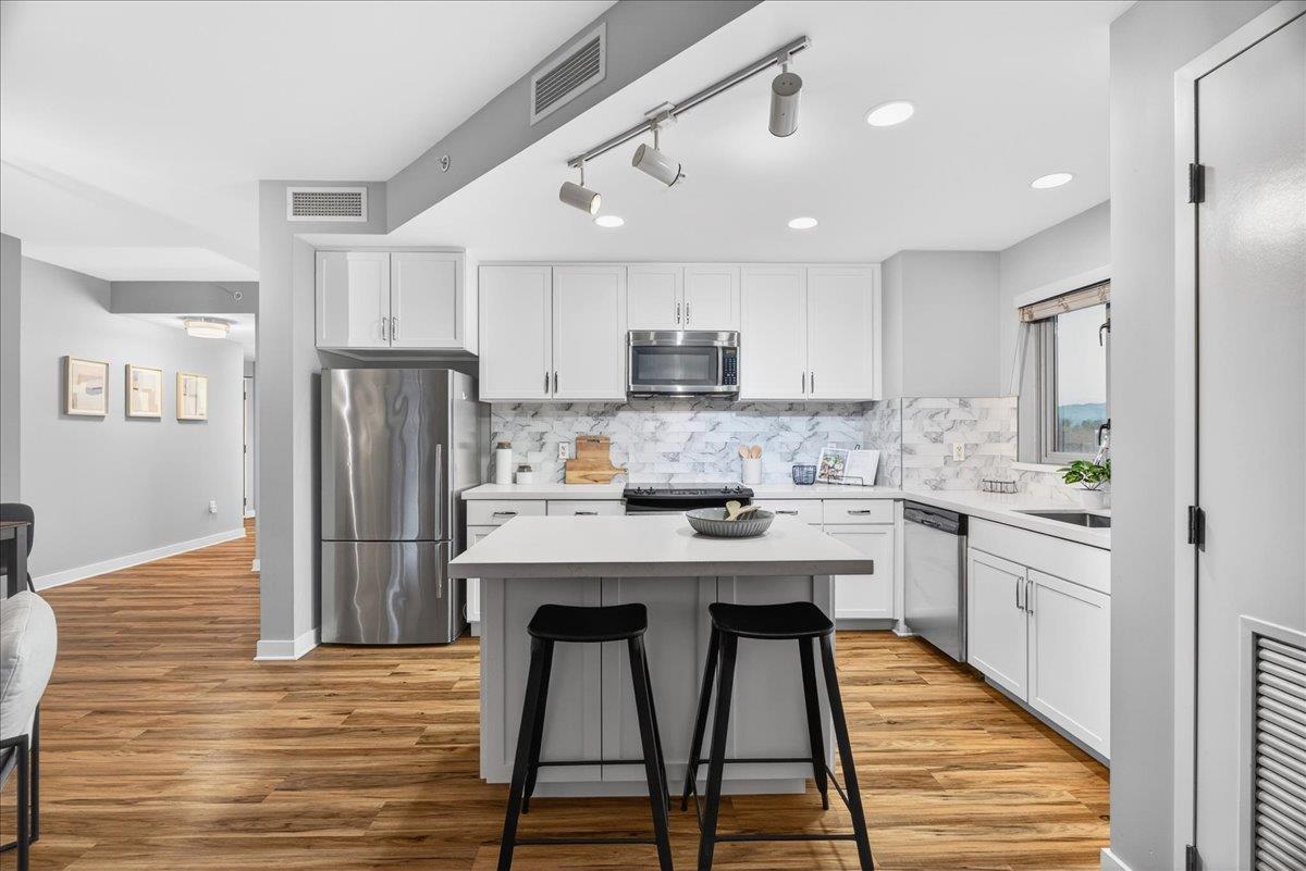 175 West Saint James Street 601