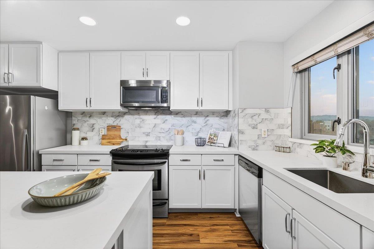 175 West Saint James Street 601