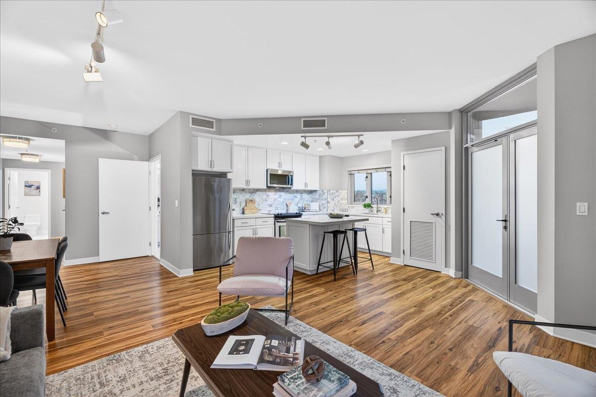 175 West Saint James Street 601