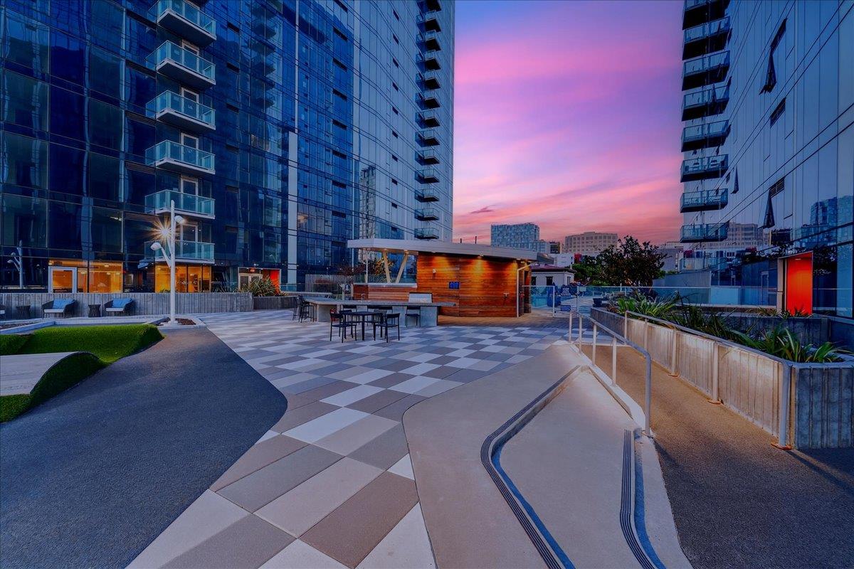 188 West Saint James Street 11101