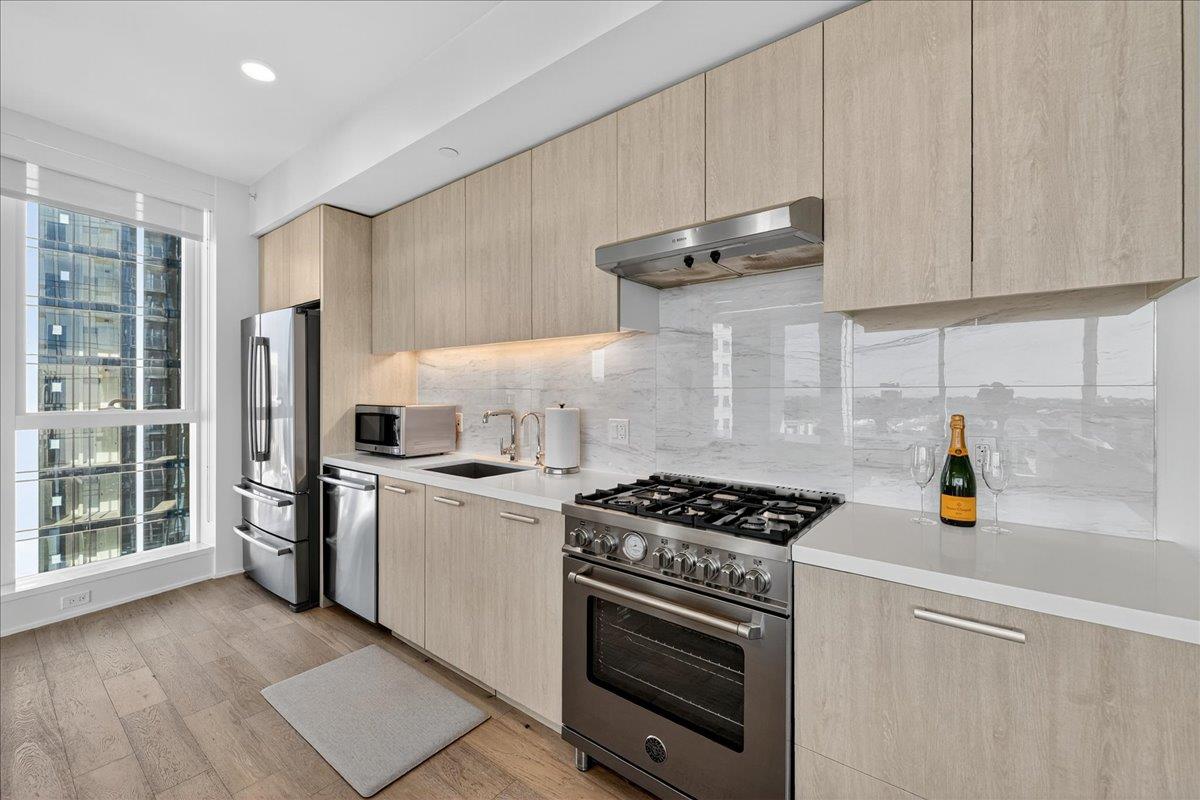 188 West Saint James Street 11101