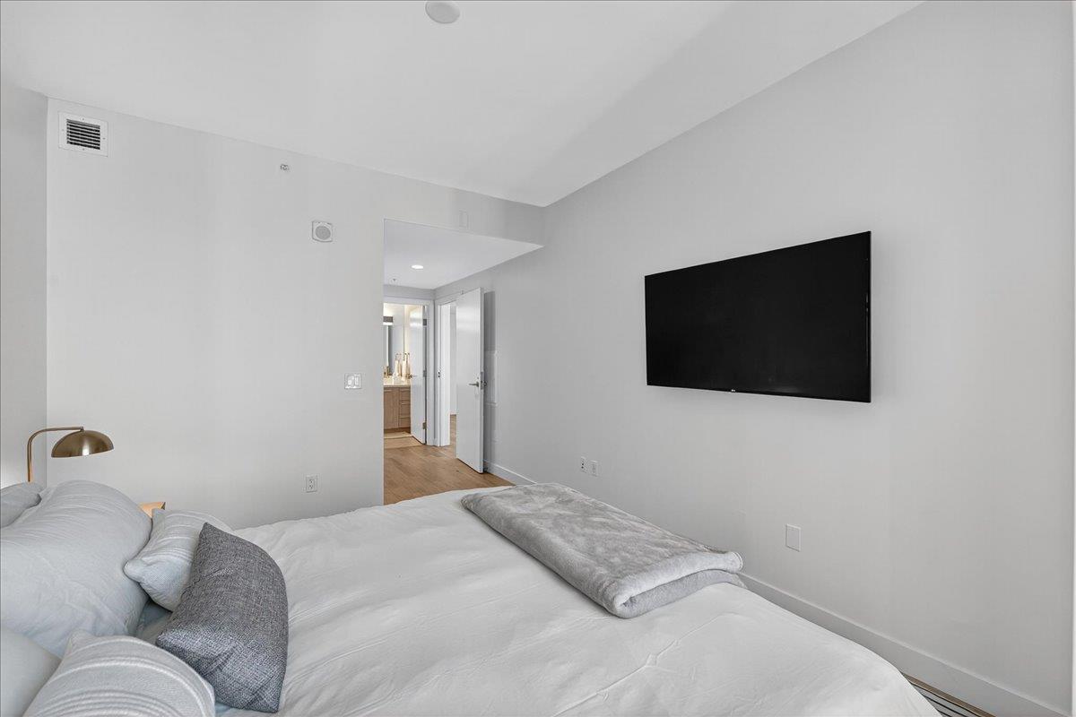 188 West Saint James Street 11101