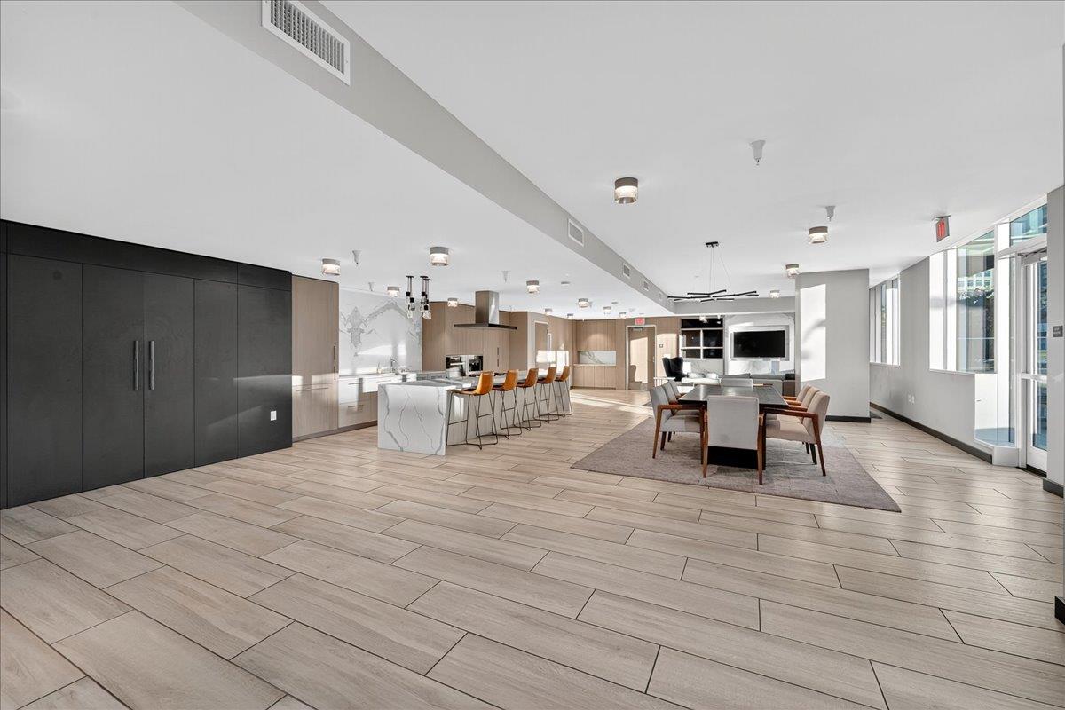 188 West Saint James Street 11101