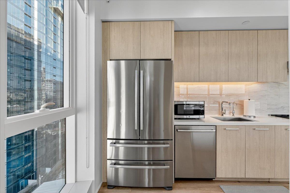 188 West Saint James Street 11101