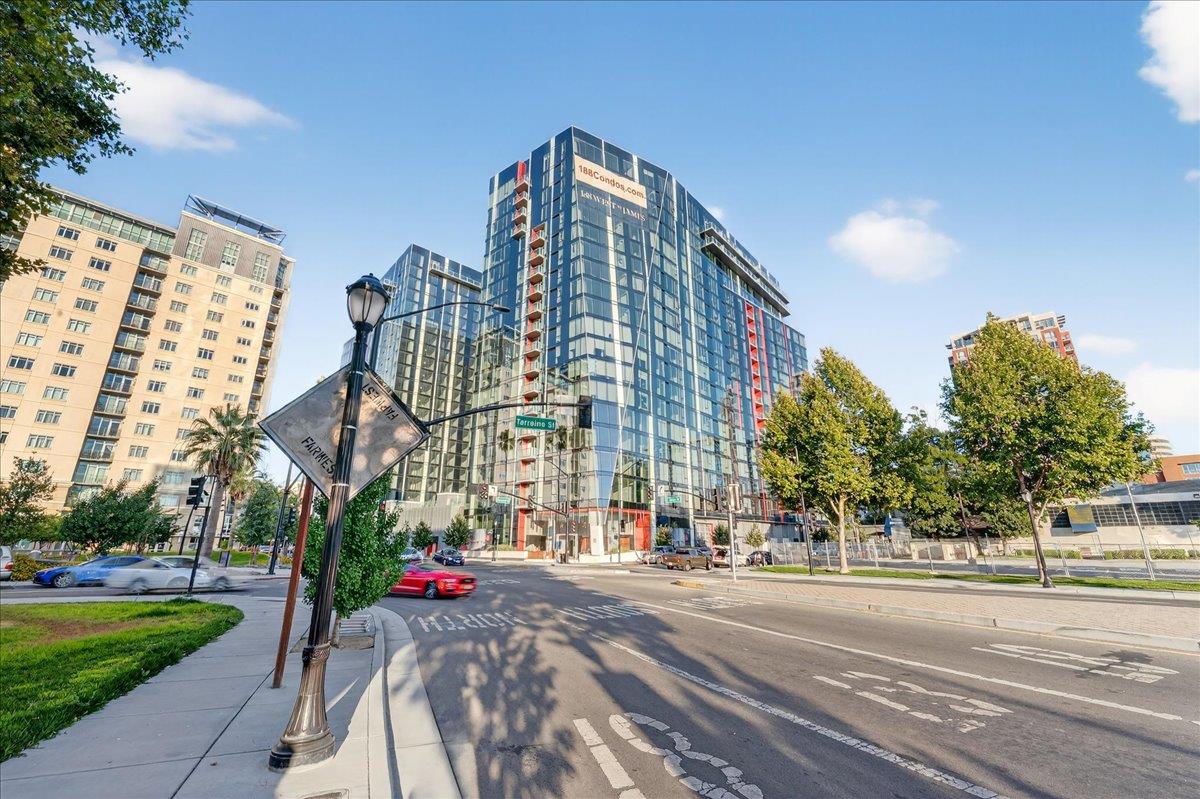 188 West Saint James Street 11101