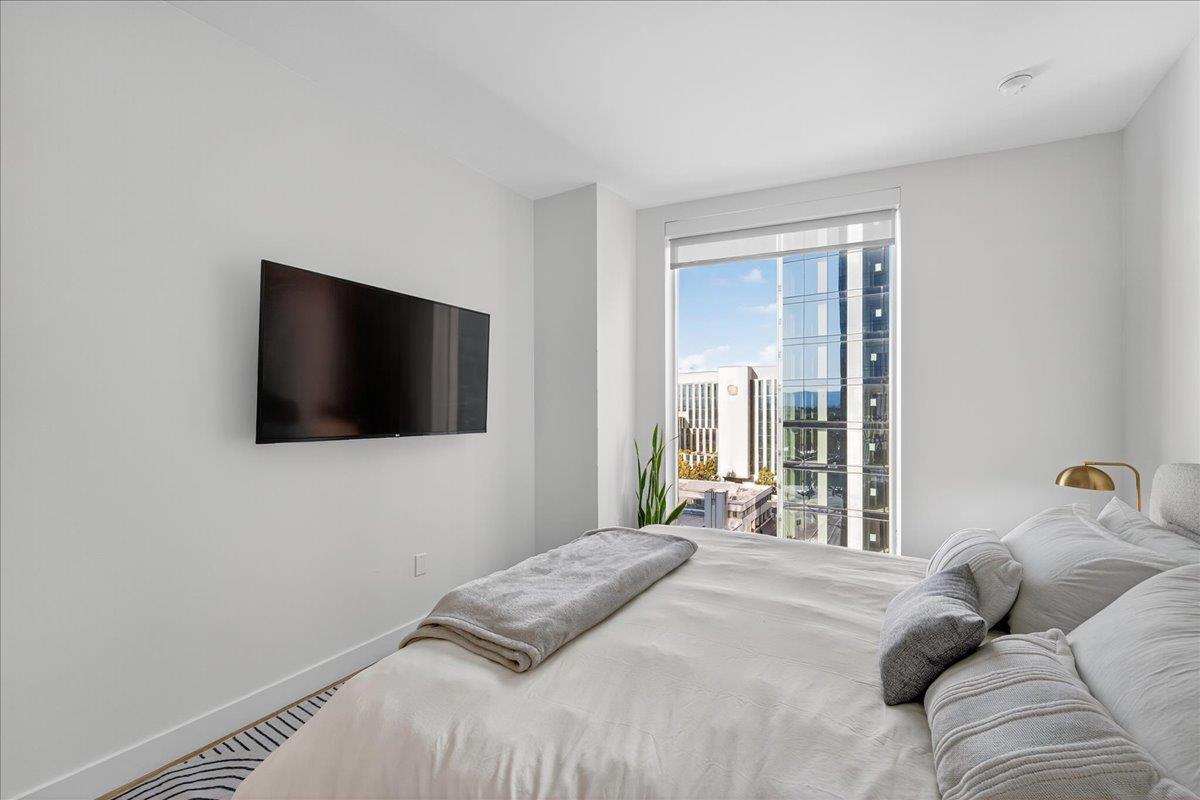 188 West Saint James Street 11101