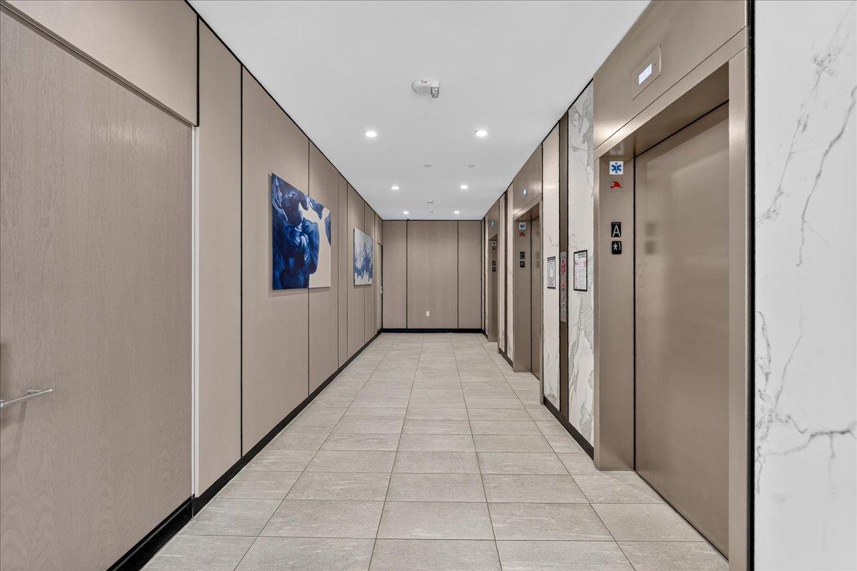 188 West Saint James Street 11101