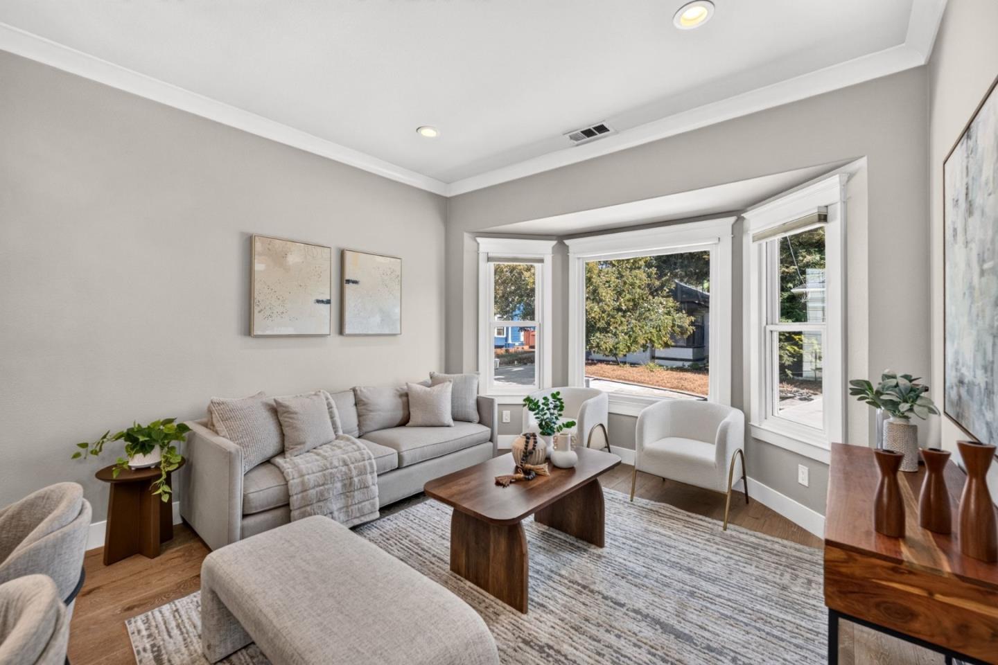 105 Fox AVE