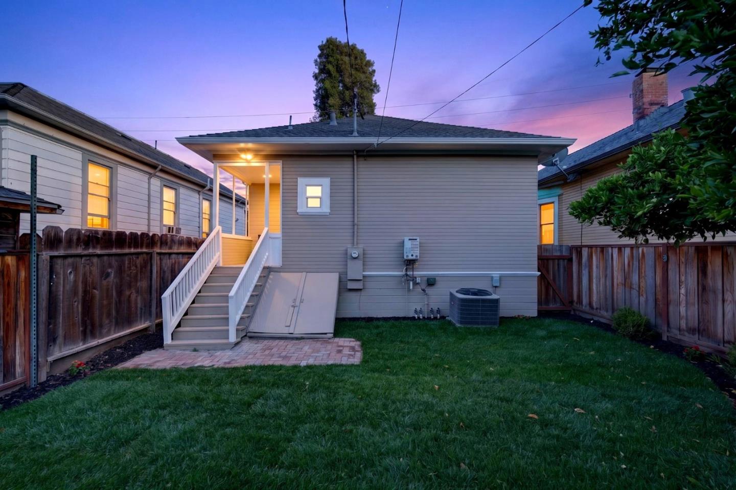 105 Fox AVE
