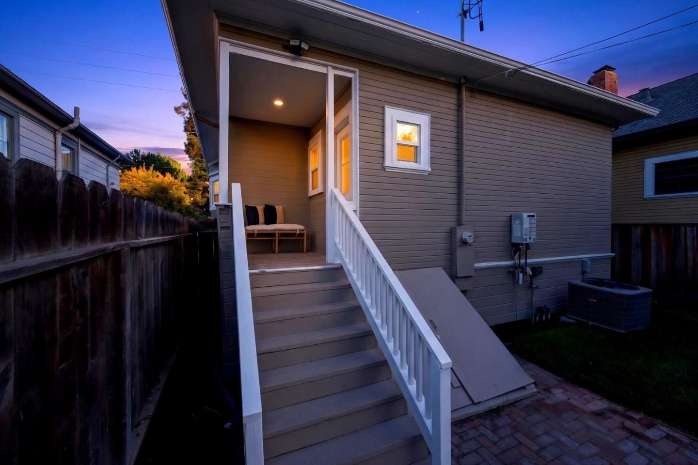 105 Fox AVE