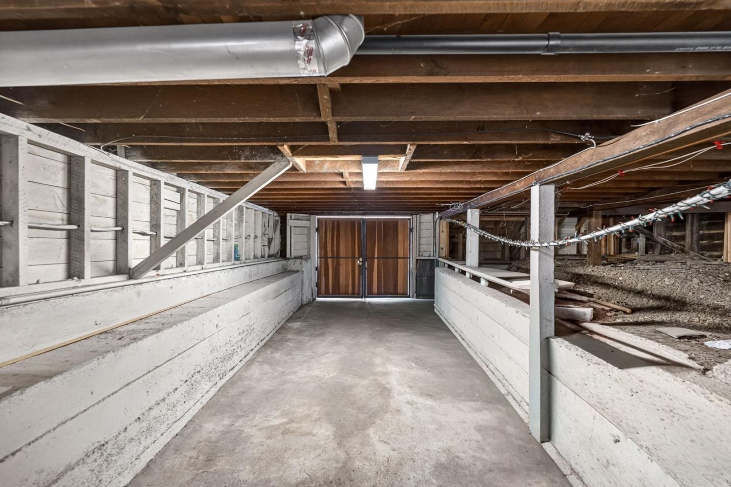 105 Fox AVE