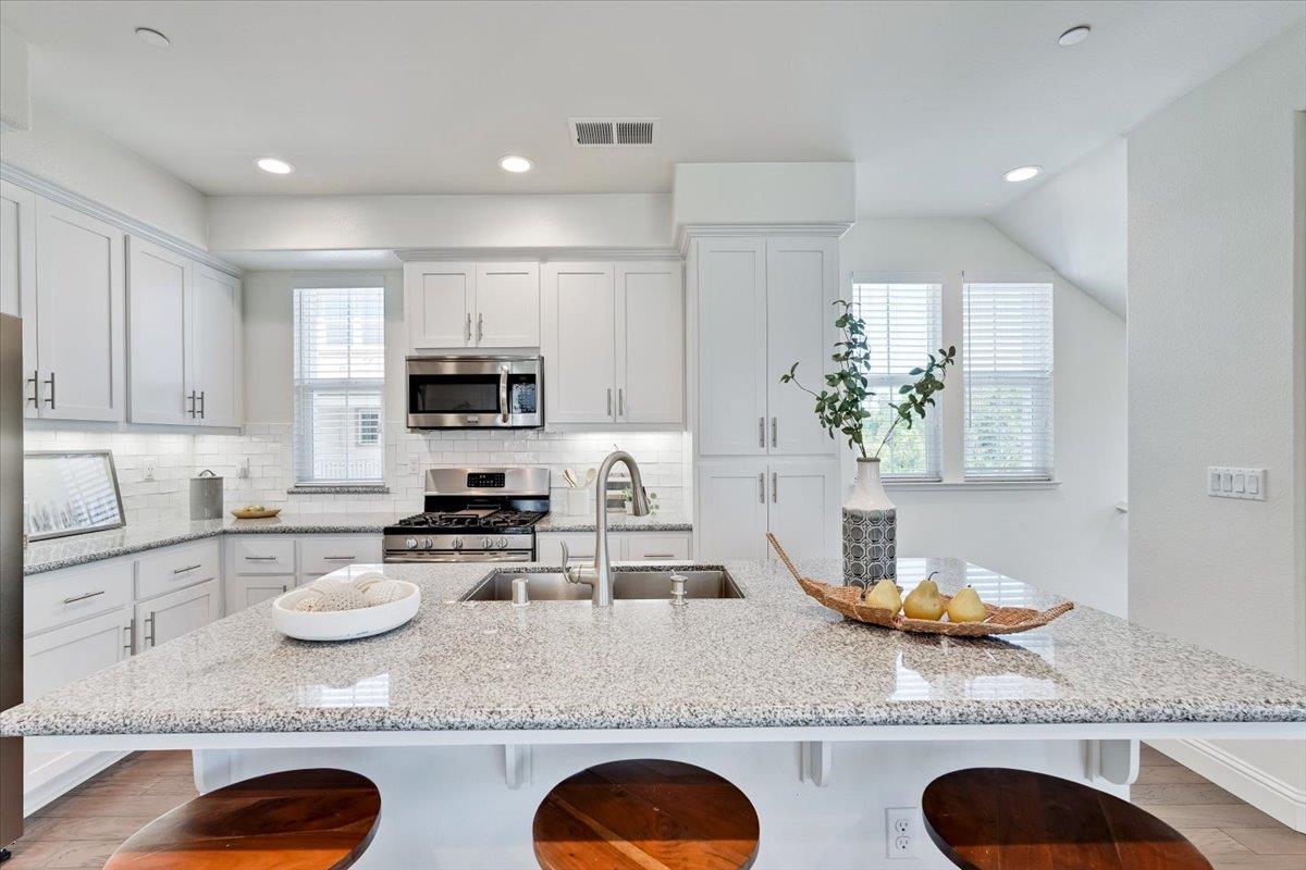 4563 Huntington LN