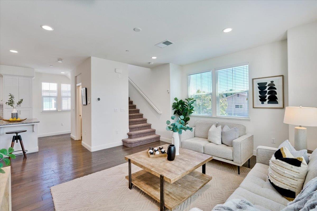 4563 Huntington LN