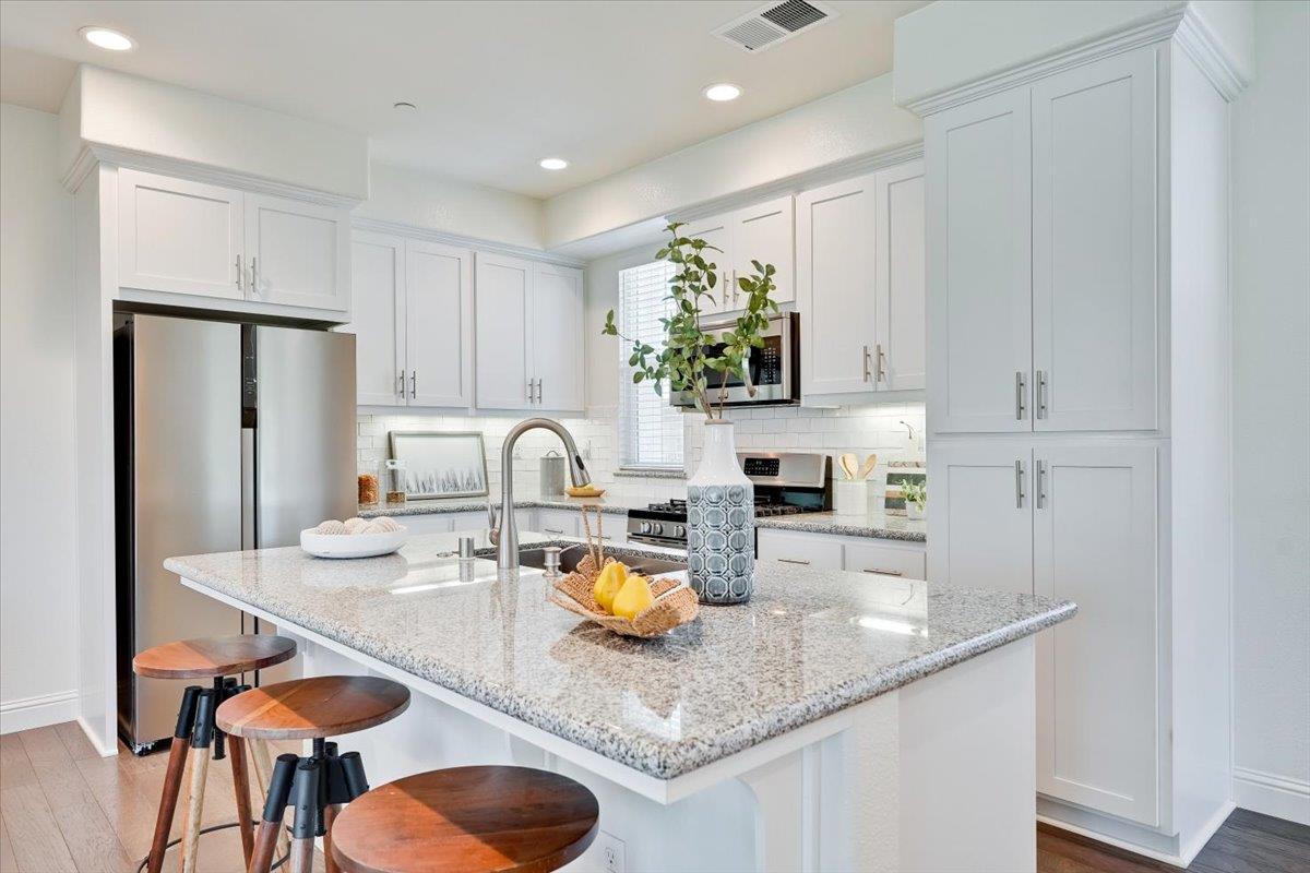 4563 Huntington LN