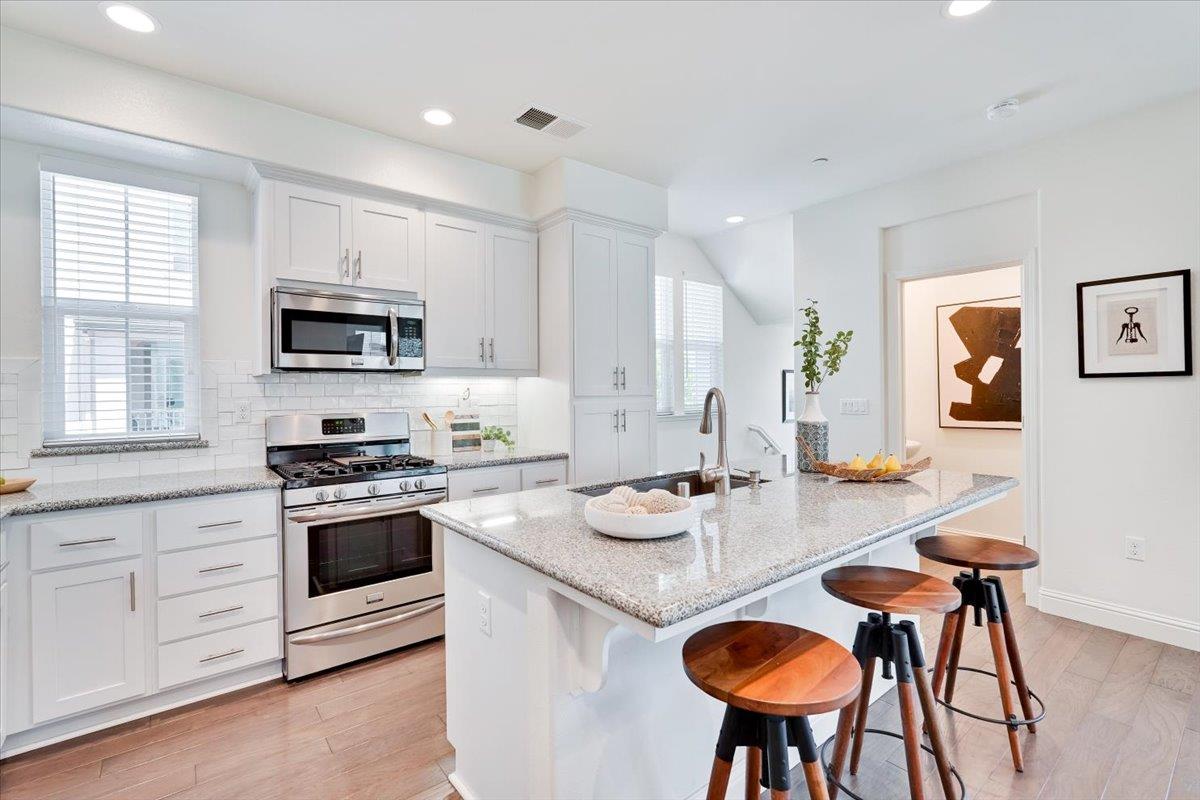 4563 Huntington LN