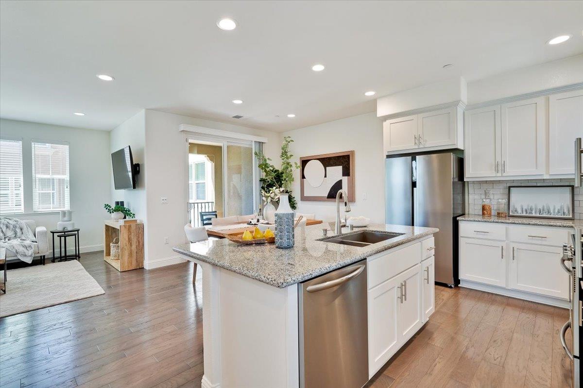 4563 Huntington LN