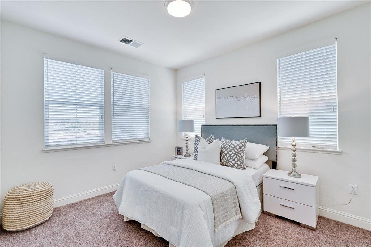 4563 Huntington LN
