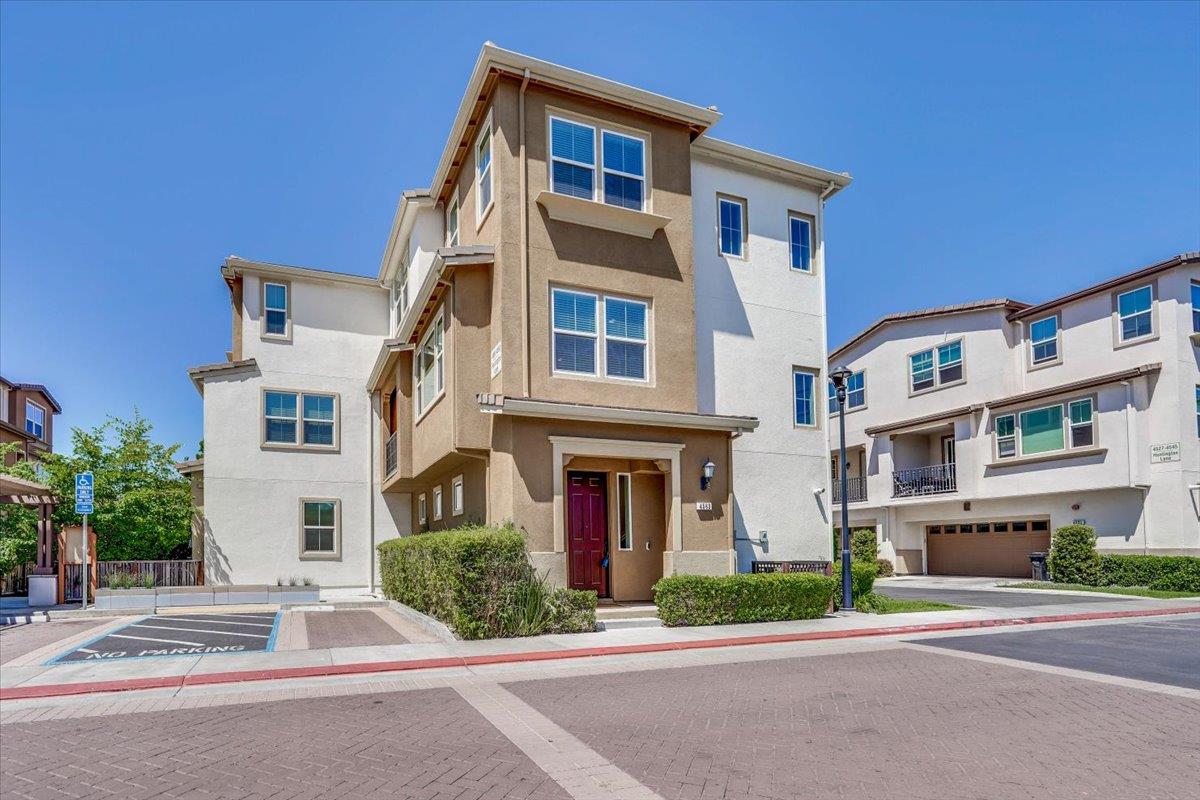 4563 Huntington LN