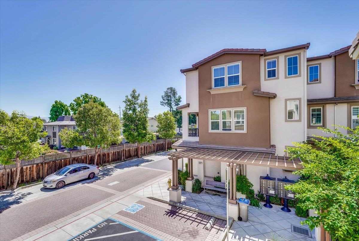 4563 Huntington LN