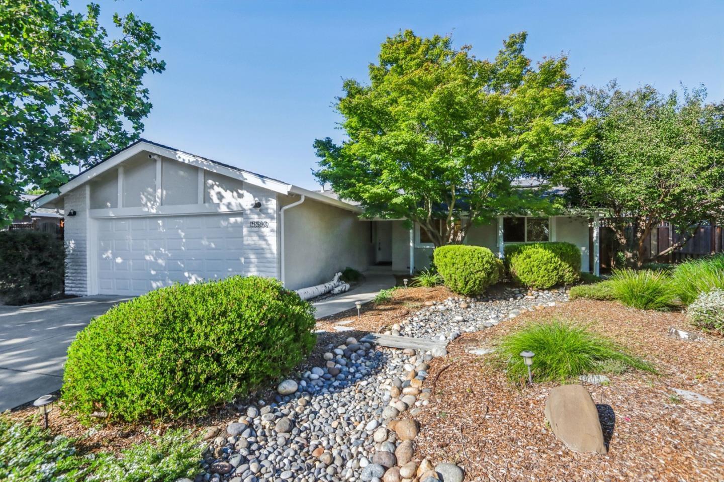15560 La Alameda Drive