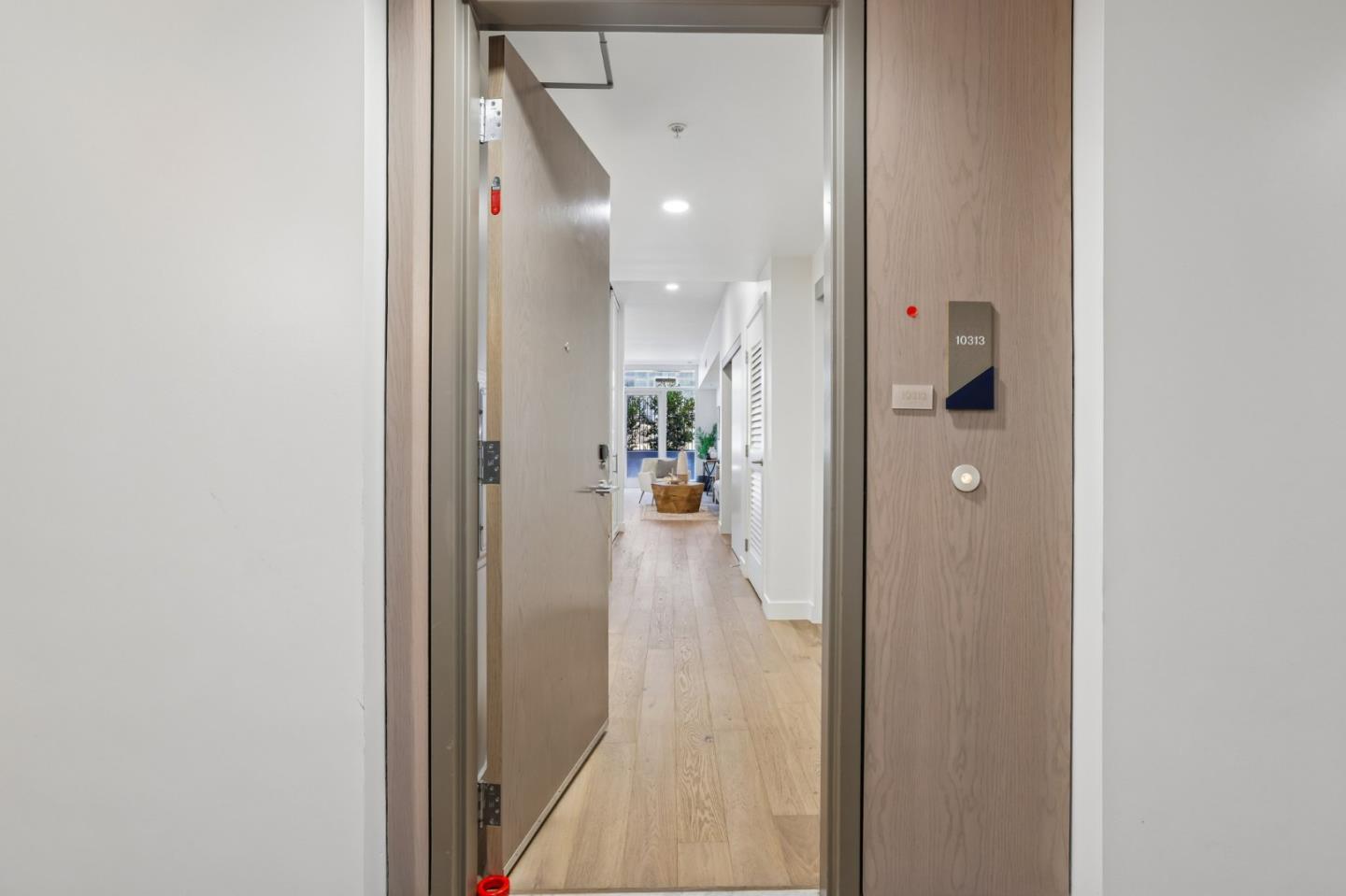 188 W Saint James ST 10313