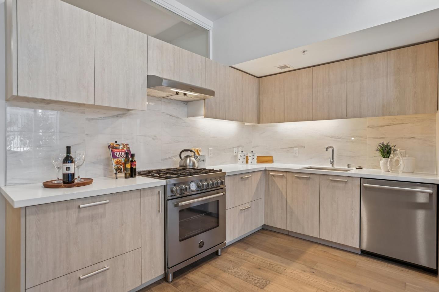 188 W Saint James ST 10313