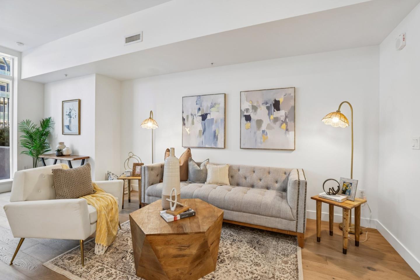 188 W Saint James ST 10313