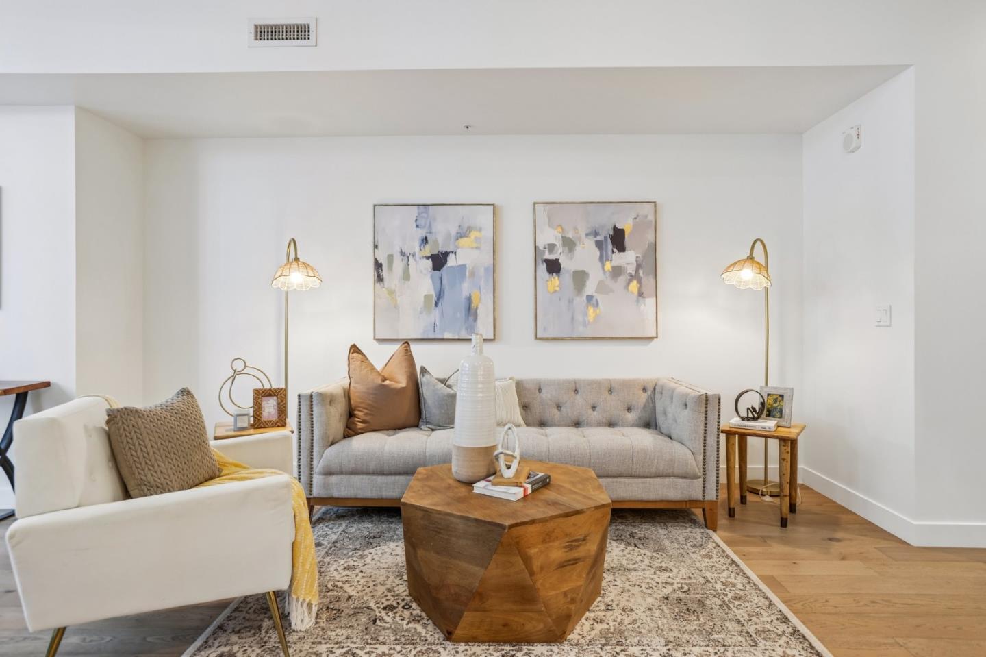 188 W Saint James ST 10313