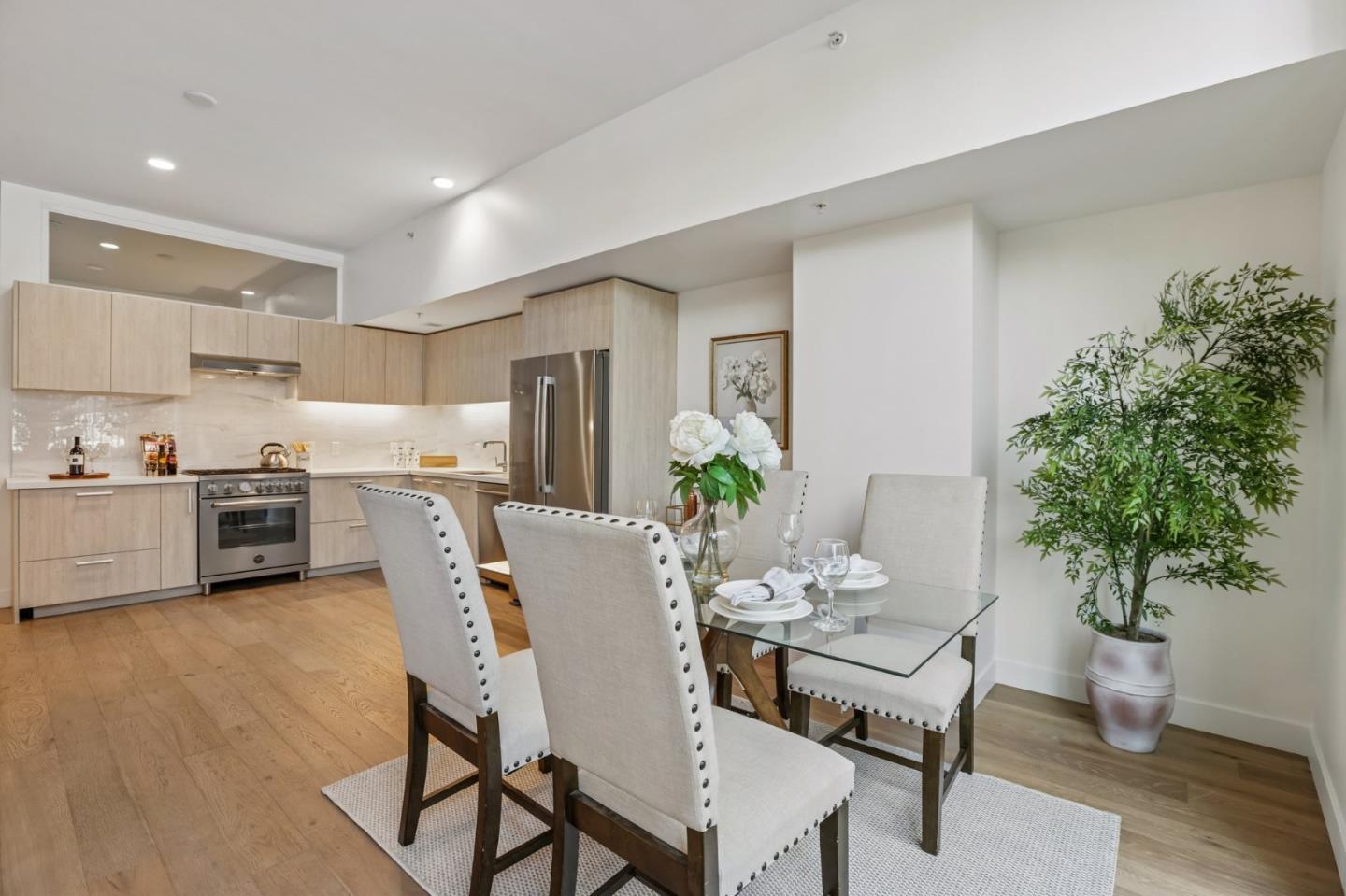 188 W Saint James ST 10313