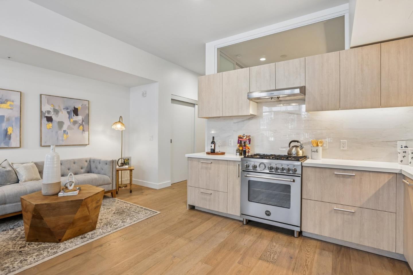 188 W Saint James ST 10313