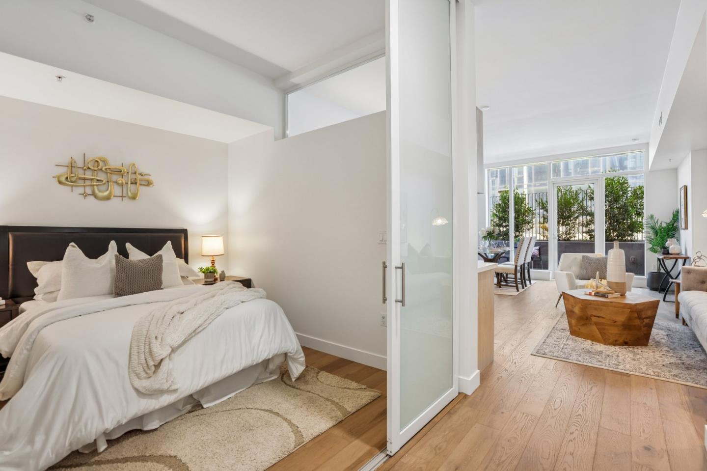 188 W Saint James ST 10313