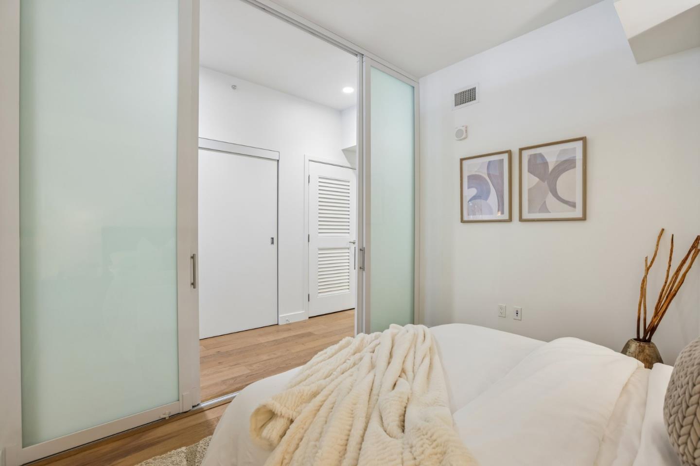 188 W Saint James ST 10313