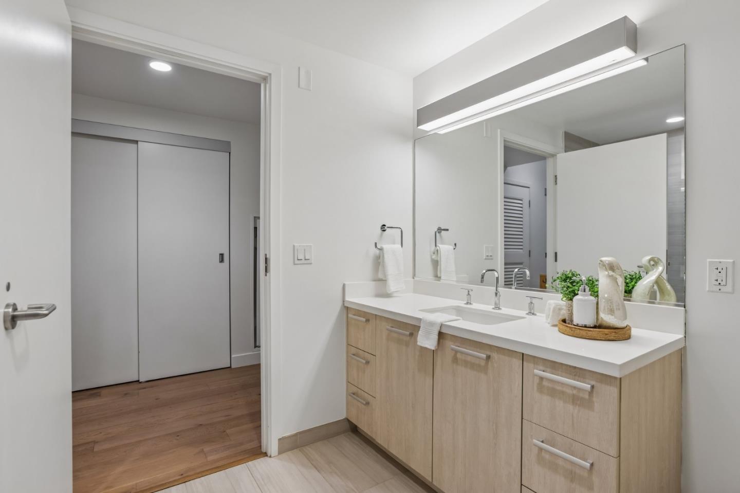 188 W Saint James ST 10313