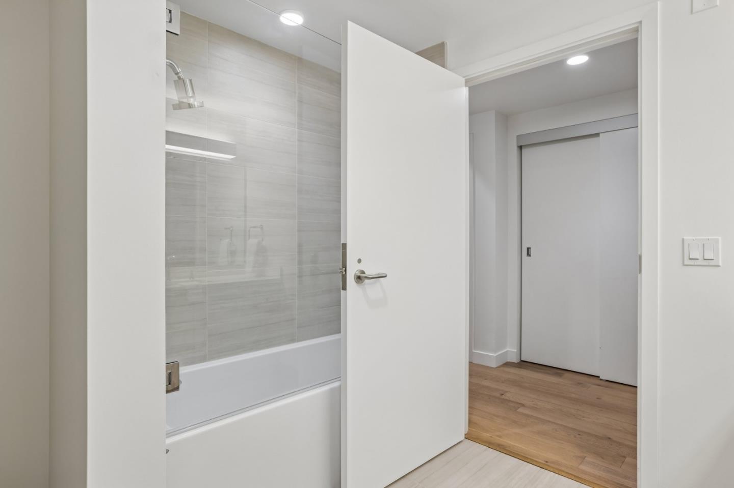 188 W Saint James ST 10313