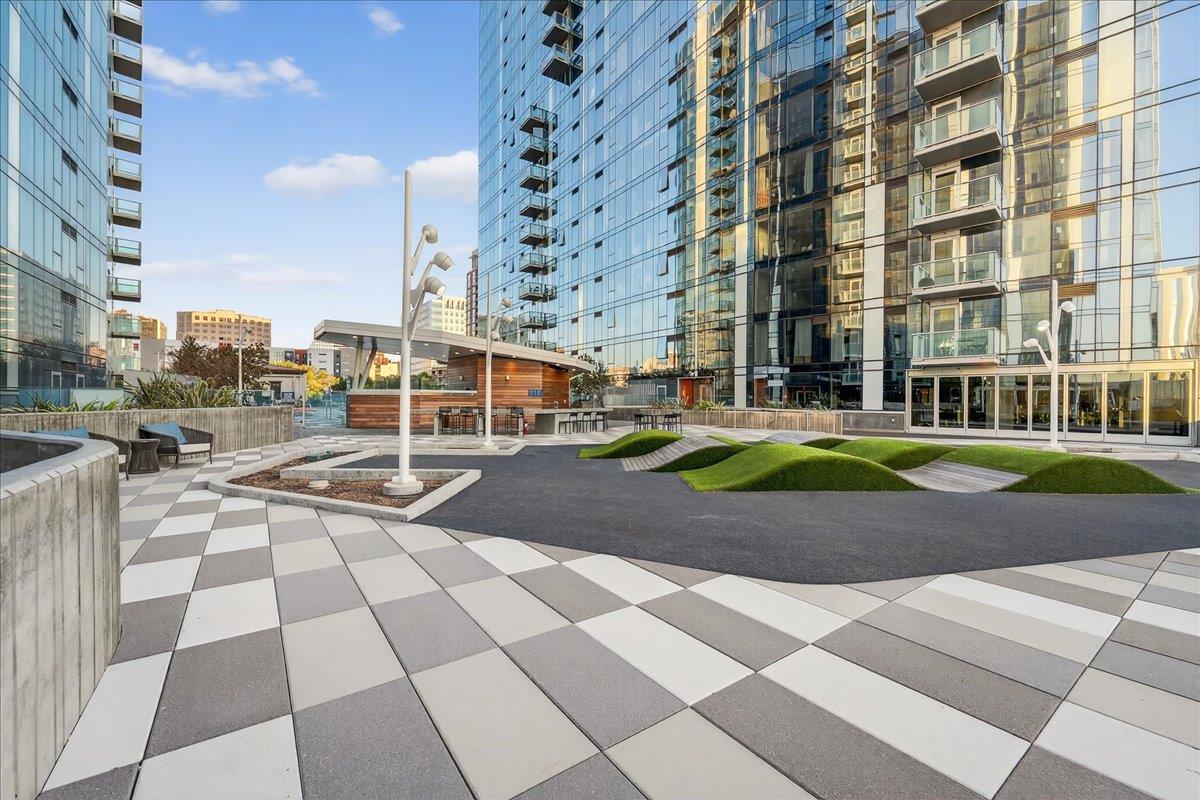 188 W Saint James ST 10313