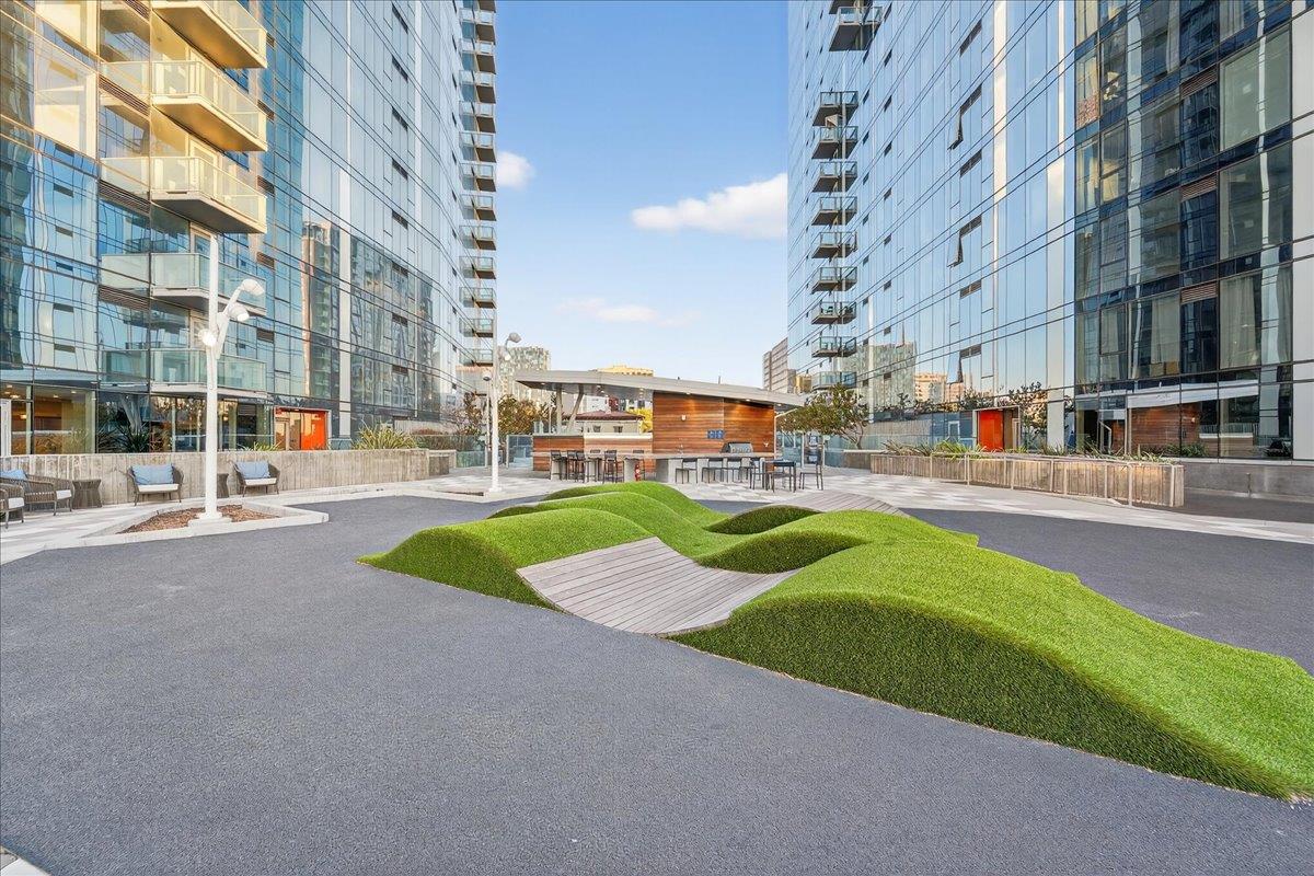 188 W Saint James ST 10313