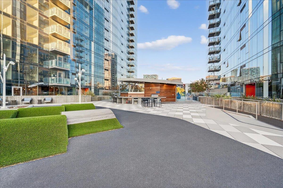 188 W Saint James ST 10313