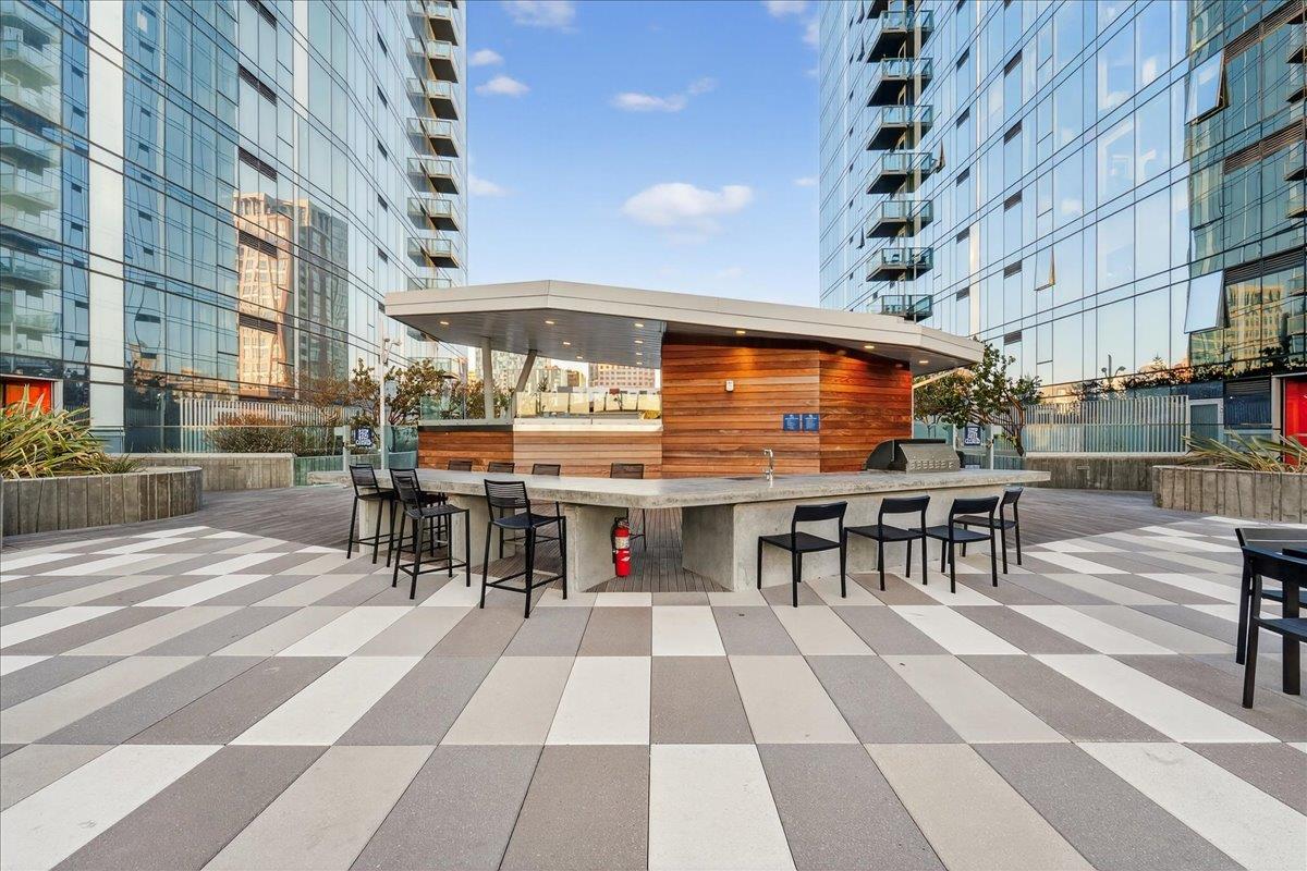 188 W Saint James ST 10313