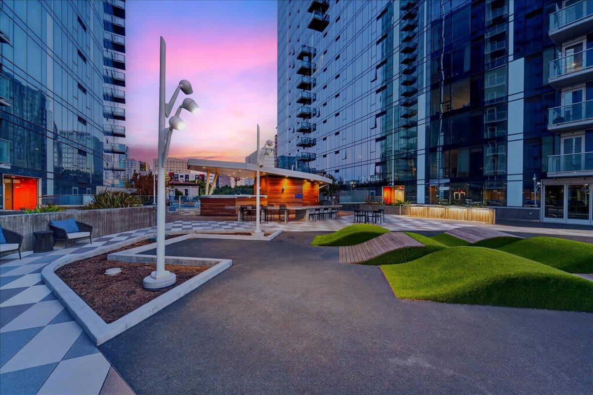 188 W Saint James ST 10313