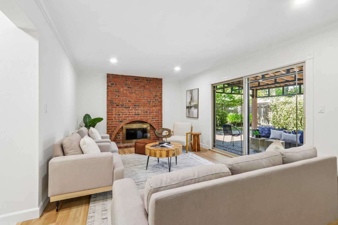 1379 Adobe CT