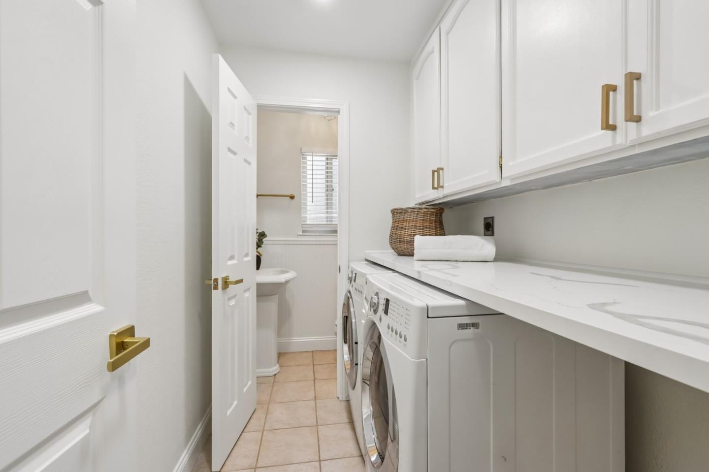 1379 Adobe CT