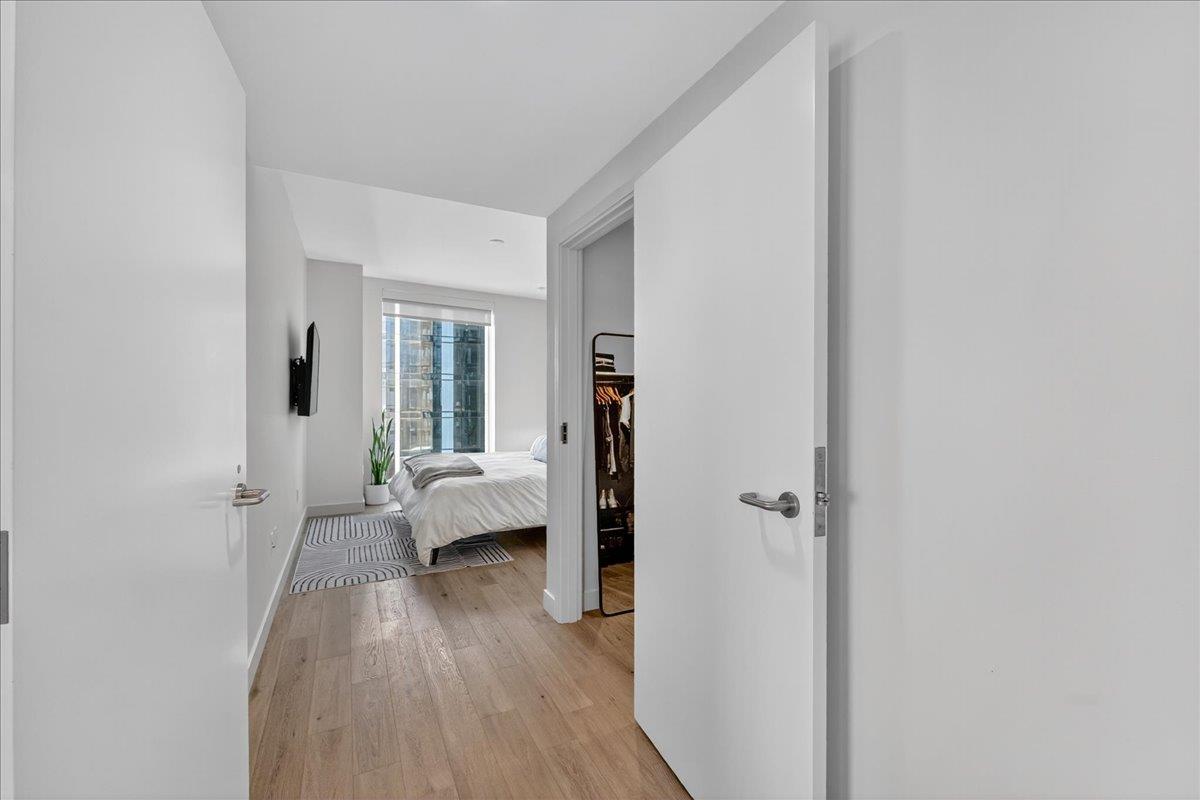 188 W Saint James ST 11101