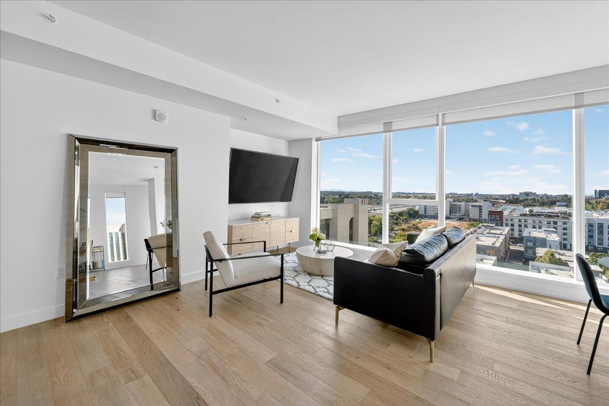 188 W Saint James ST 11101