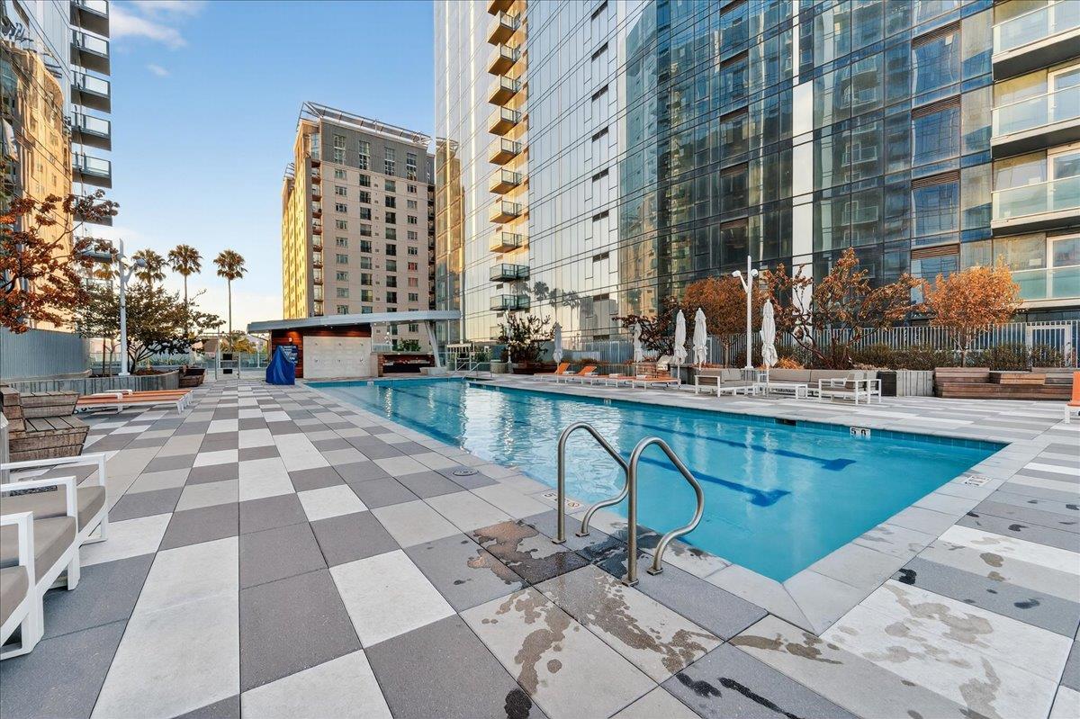 188 W Saint James ST 11101
